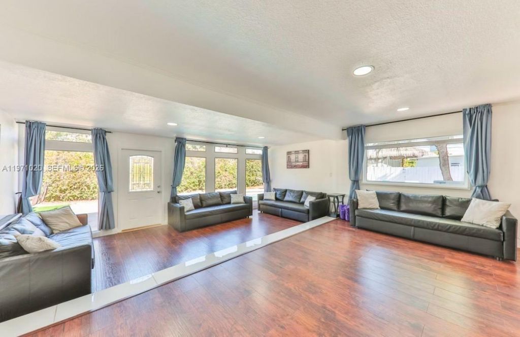 Please Call For Address, Miami, FL 33180 Photo