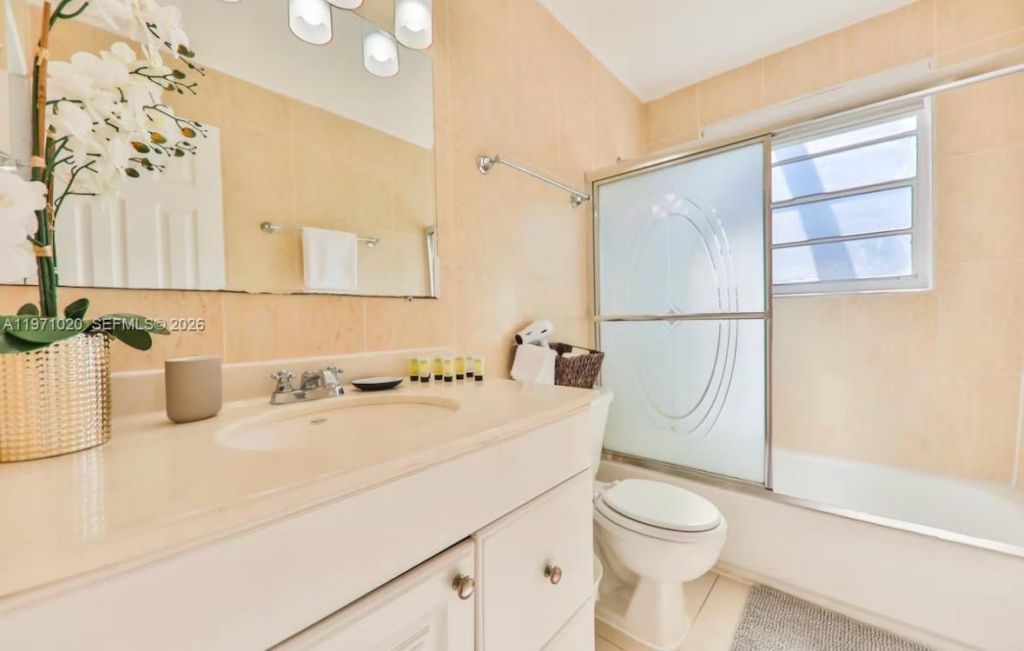 Please Call For Address, Miami, FL 33180 Photo