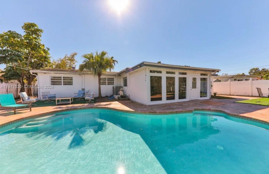 Please Call For Address, Miami, FL 33180 Photo