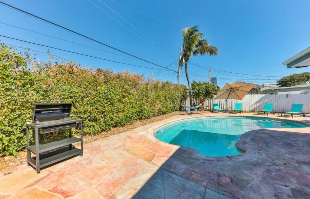 Please Call For Address, Miami, FL 33180 Photo