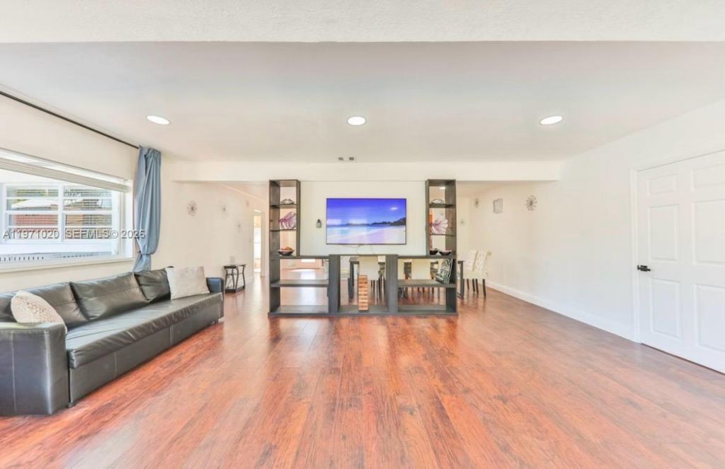 Please Call For Address, Miami, FL 33180 Photo