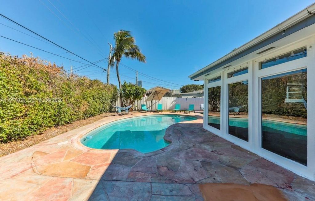 Please Call For Address, Miami, FL 33180 Photo