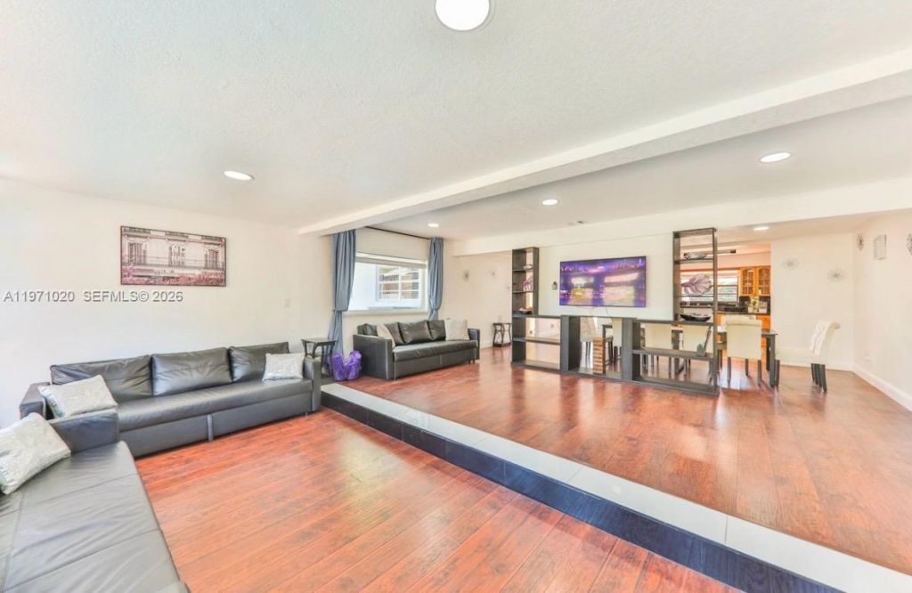 Please Call For Address, Miami, FL 33180 Photo