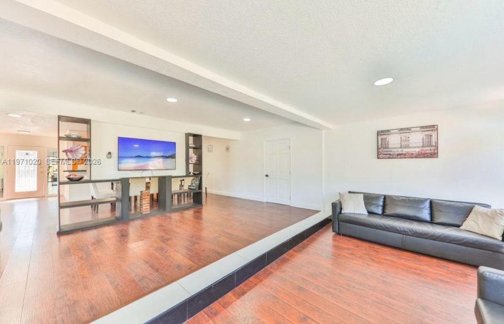 Please Call For Address, Miami, FL 33180 Photo