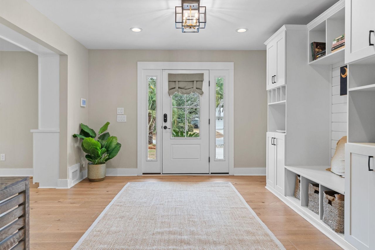 978 Law Lane Photo 10