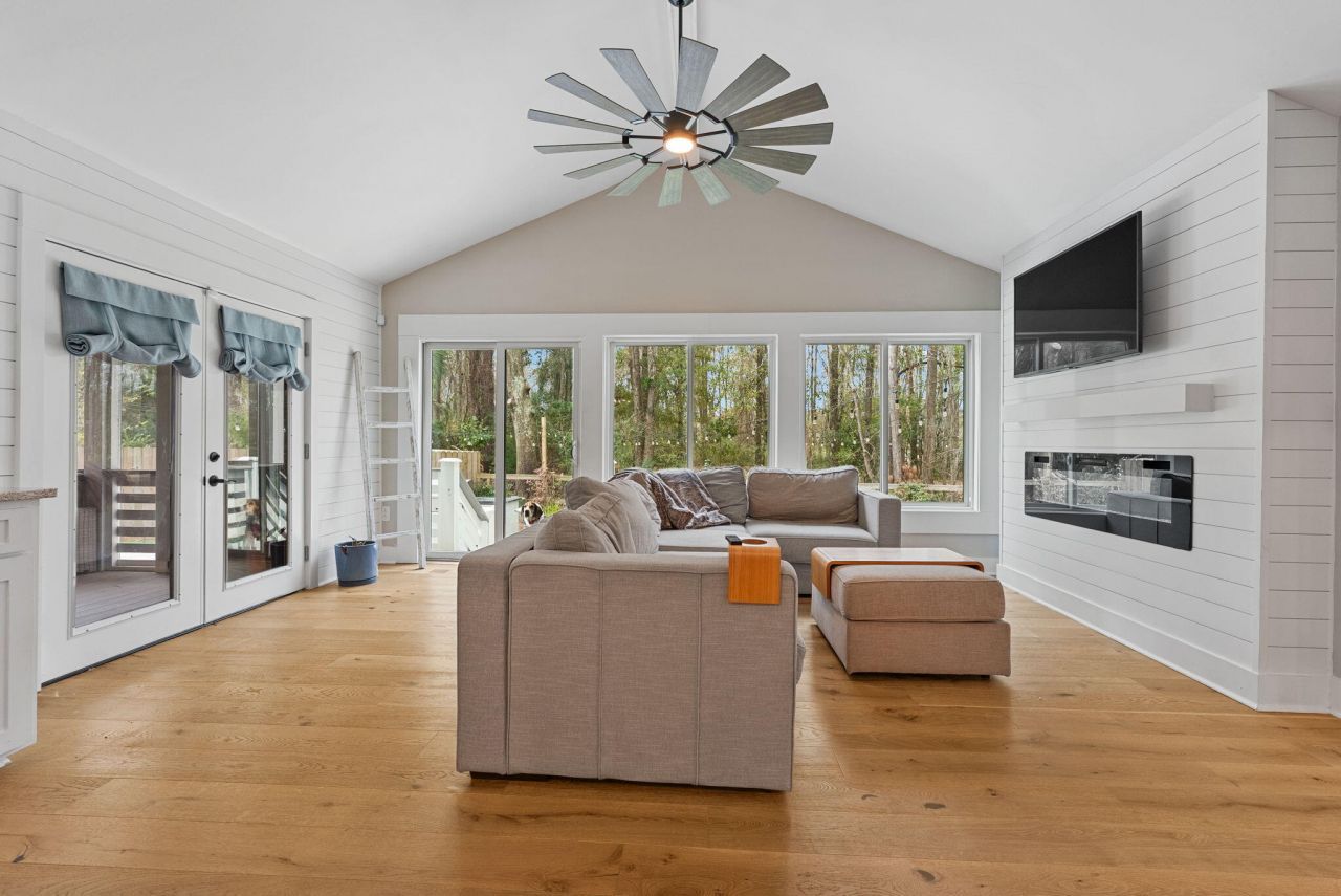 978 Law Lane Photo 24