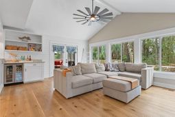 978 Law Lane photo 4