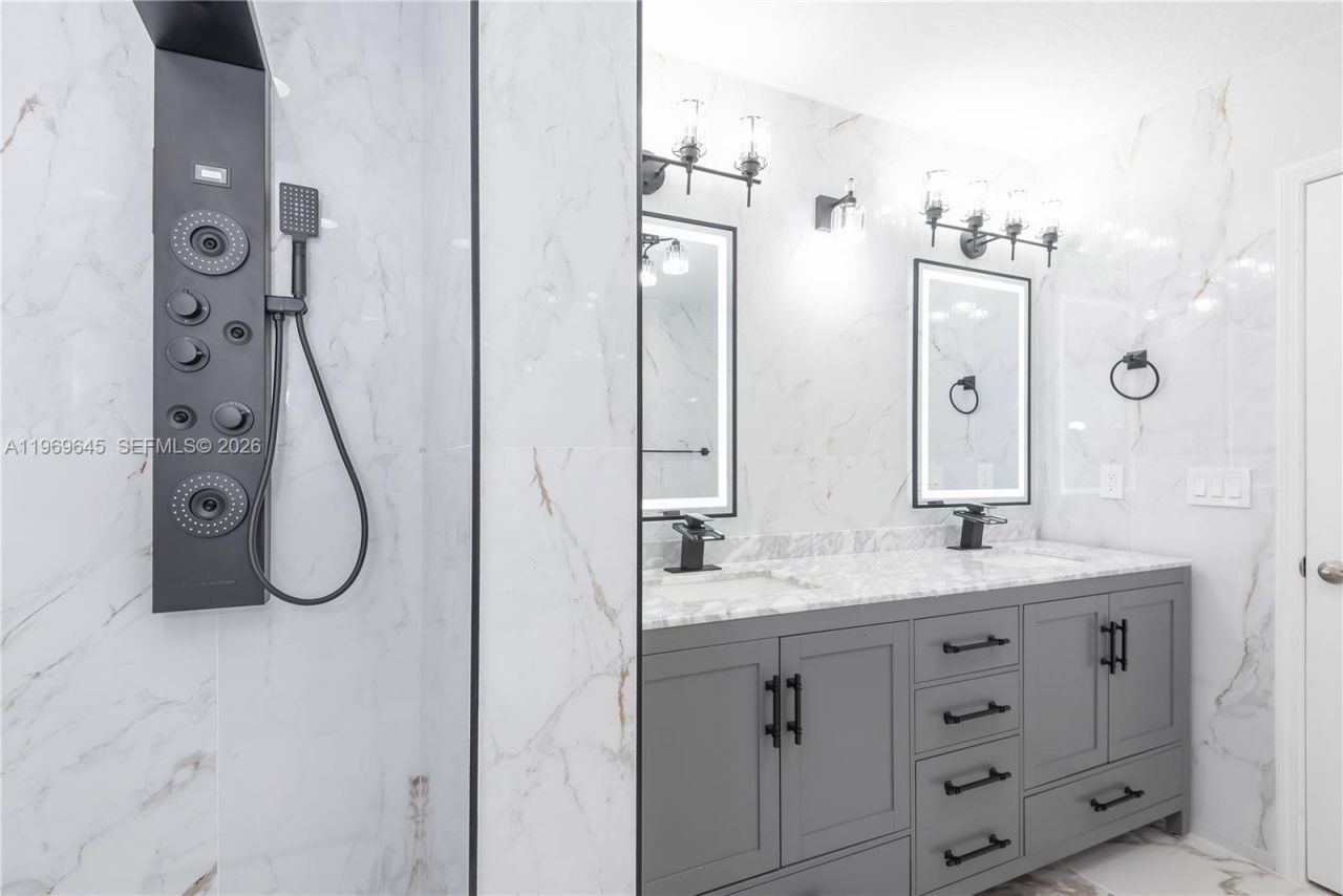 8902 NW 109th Ct, Unit 1203, Doral, FL 33178 Photo