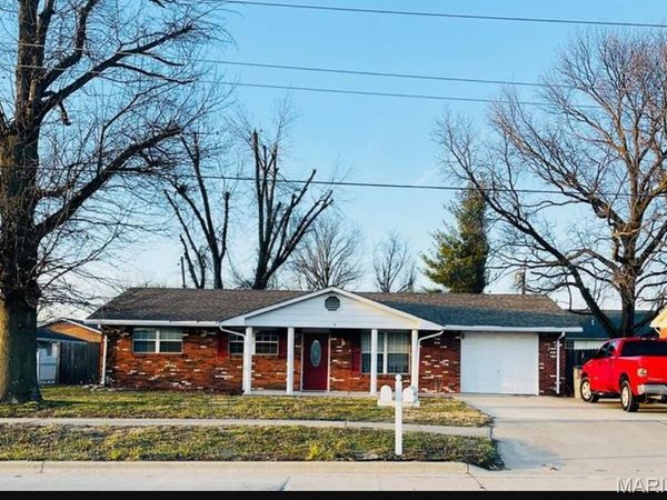 1013 W County Road, Jerseyville, IL 62052