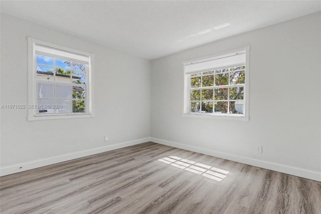 941 NE 154th St, North Miami Beach, FL 33162 Photo