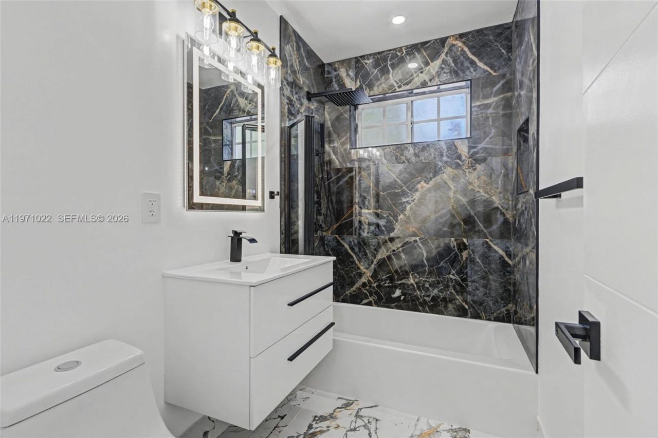 941 NE 154th St, North Miami Beach, FL 33162 Photo