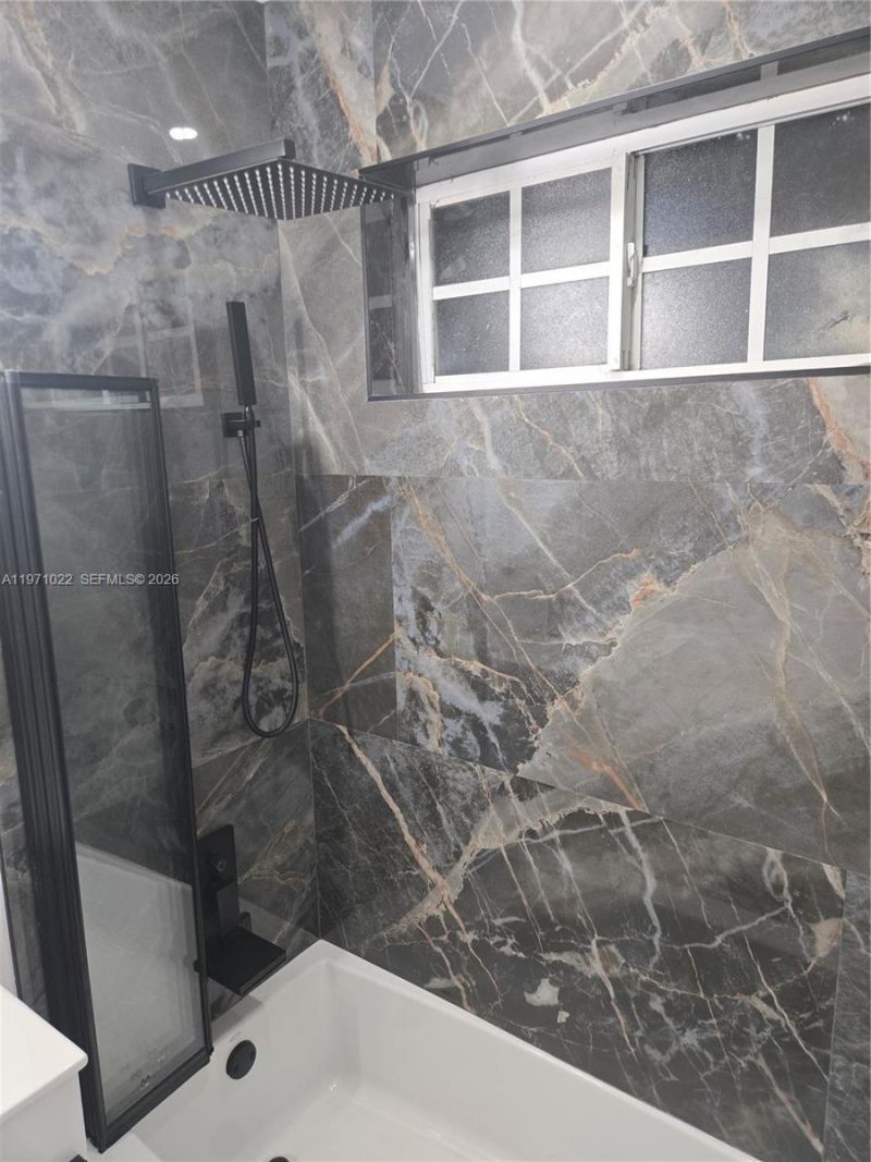 941 NE 154th St, North Miami Beach, FL 33162 Photo