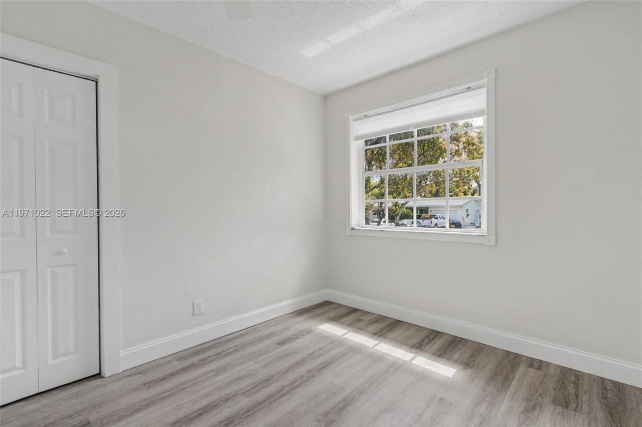 941 NE 154th St, North Miami Beach, FL 33162 Photo