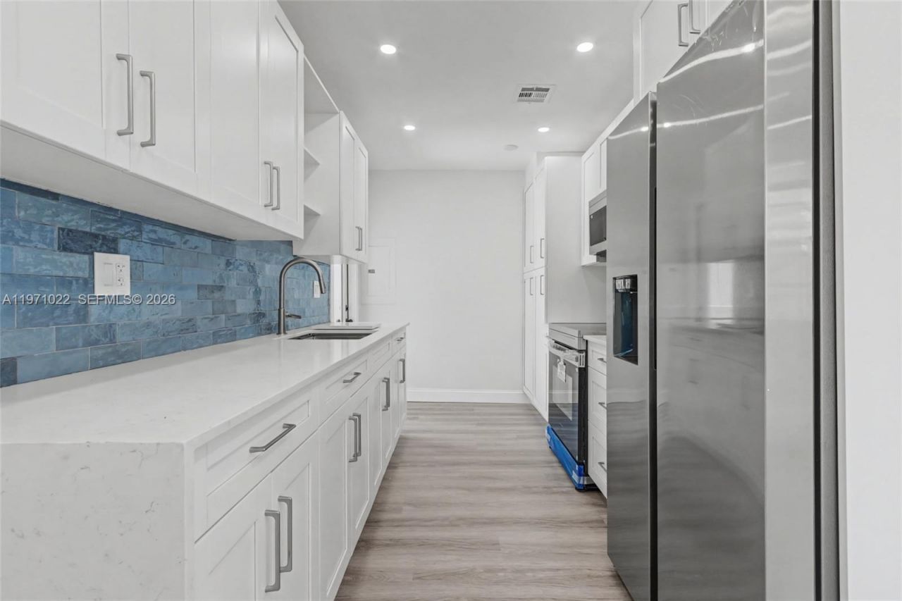 941 NE 154th St, North Miami Beach, FL 33162 Photo