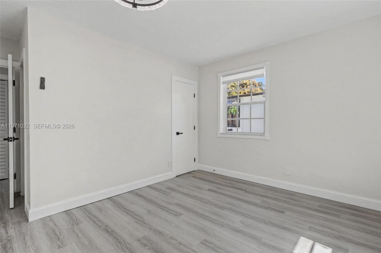 941 NE 154th St, North Miami Beach, FL 33162 Photo