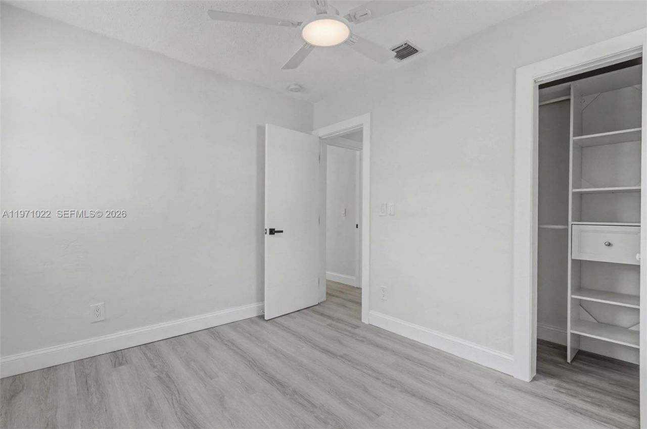 941 NE 154th St, North Miami Beach, FL 33162 Photo