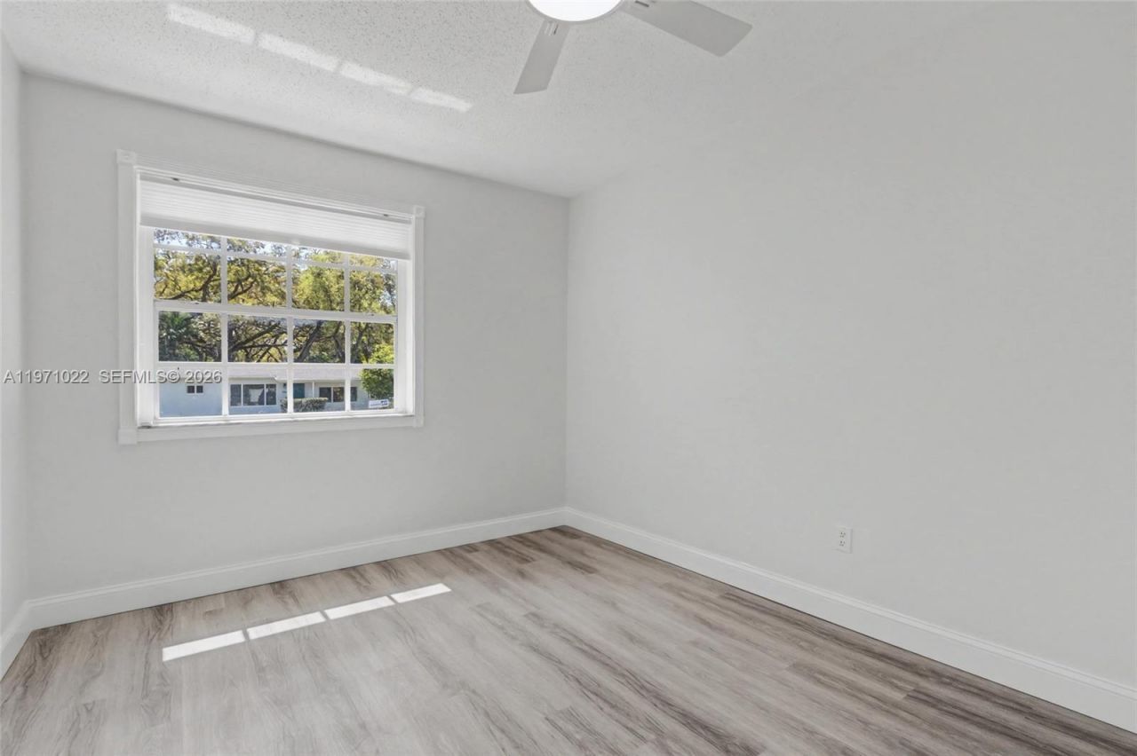 941 NE 154th St, North Miami Beach, FL 33162 Photo