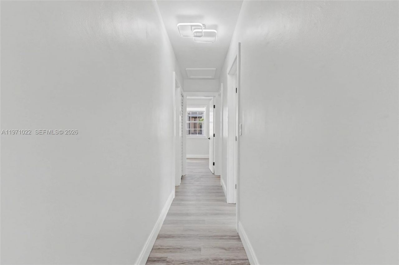 941 NE 154th St, North Miami Beach, FL 33162 Photo