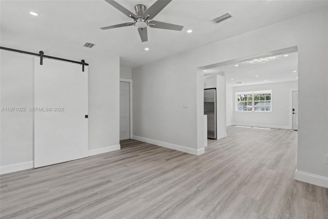 941 NE 154th St, North Miami Beach, FL 33162 Photo