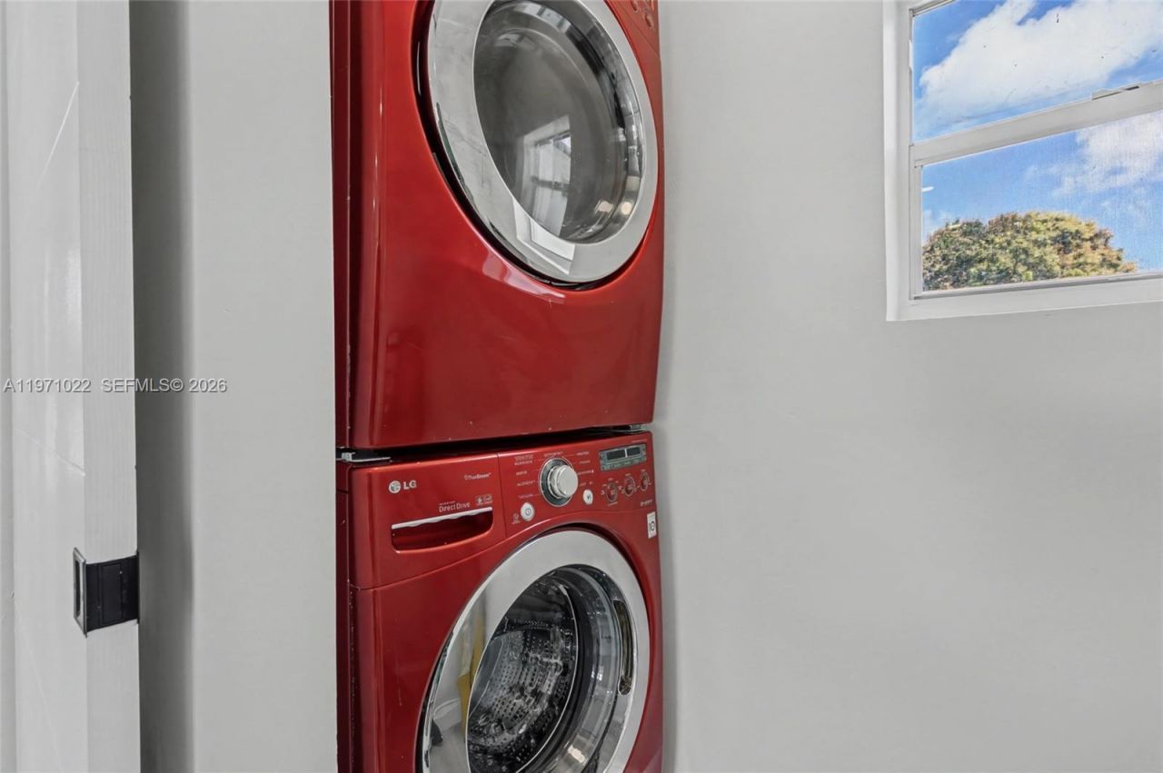 941 NE 154th St, North Miami Beach, FL 33162 Photo