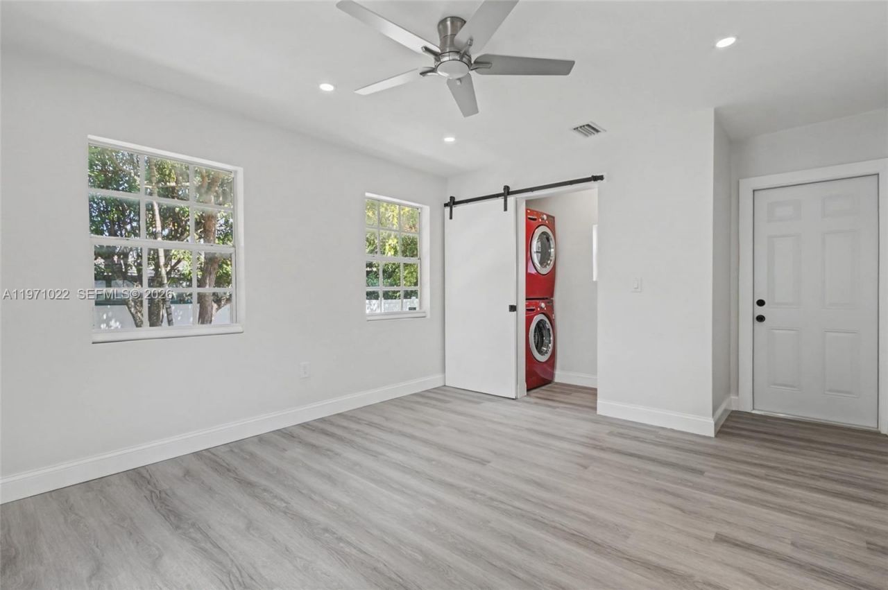 941 NE 154th St, North Miami Beach, FL 33162 Photo