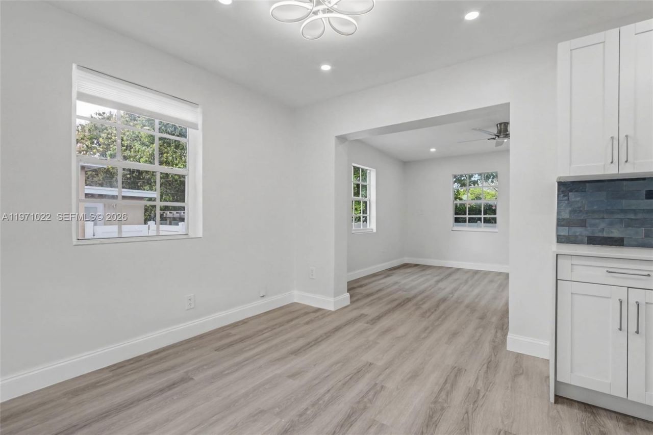 941 NE 154th St, North Miami Beach, FL 33162 Photo