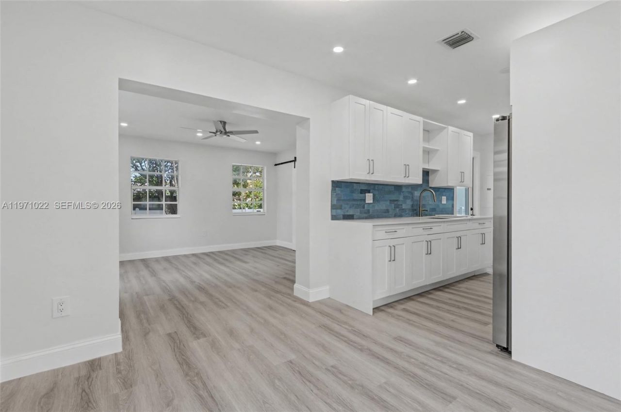 941 NE 154th St, North Miami Beach, FL 33162 Photo