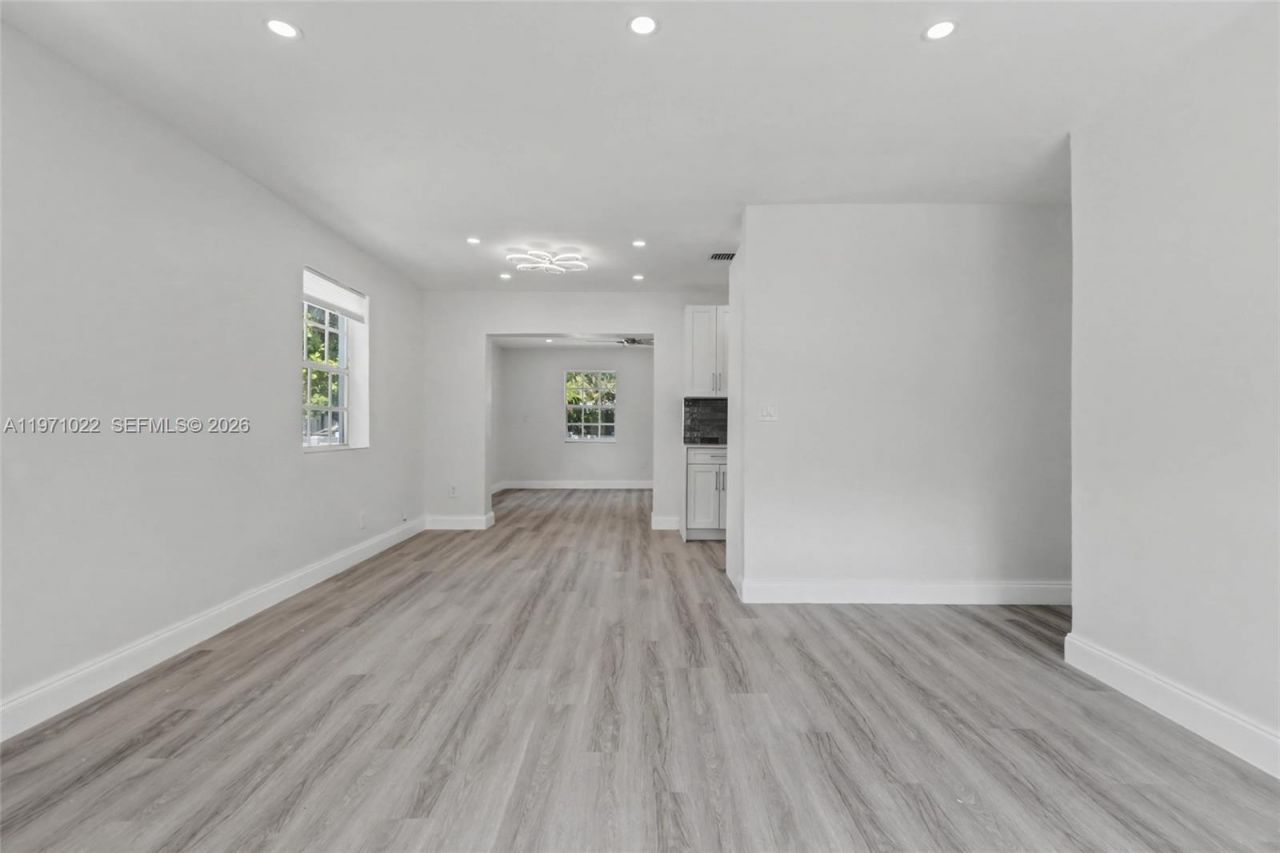 941 NE 154th St, North Miami Beach, FL 33162 Photo