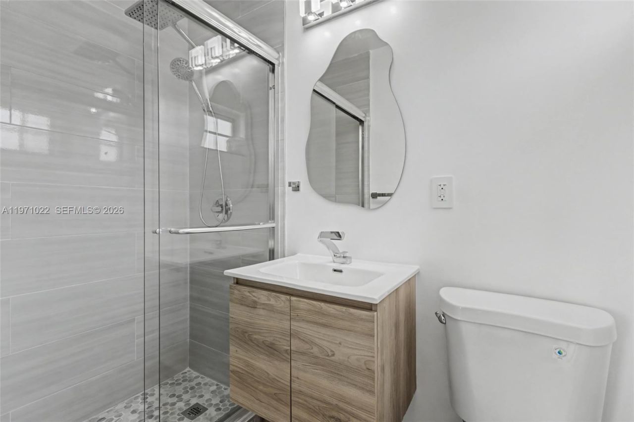 941 NE 154th St, North Miami Beach, FL 33162 Photo