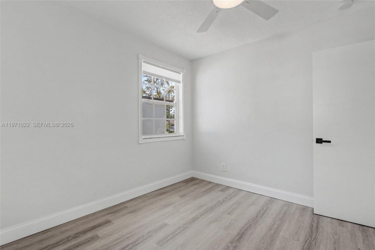 941 NE 154th St, North Miami Beach, FL 33162 Photo