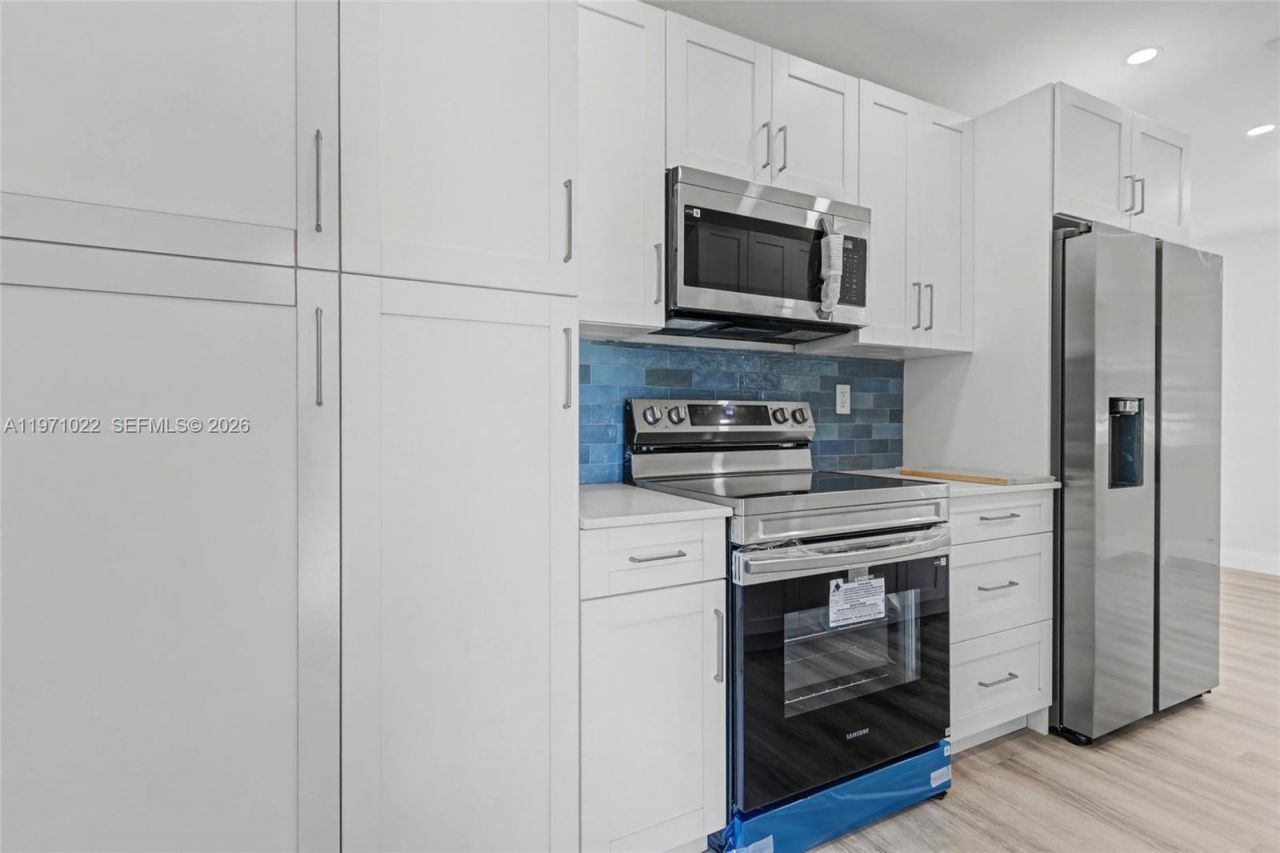 941 NE 154th St, North Miami Beach, FL 33162 Photo