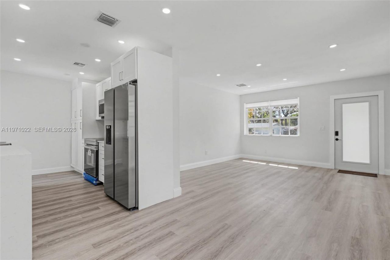 941 NE 154th St, North Miami Beach, FL 33162 Photo