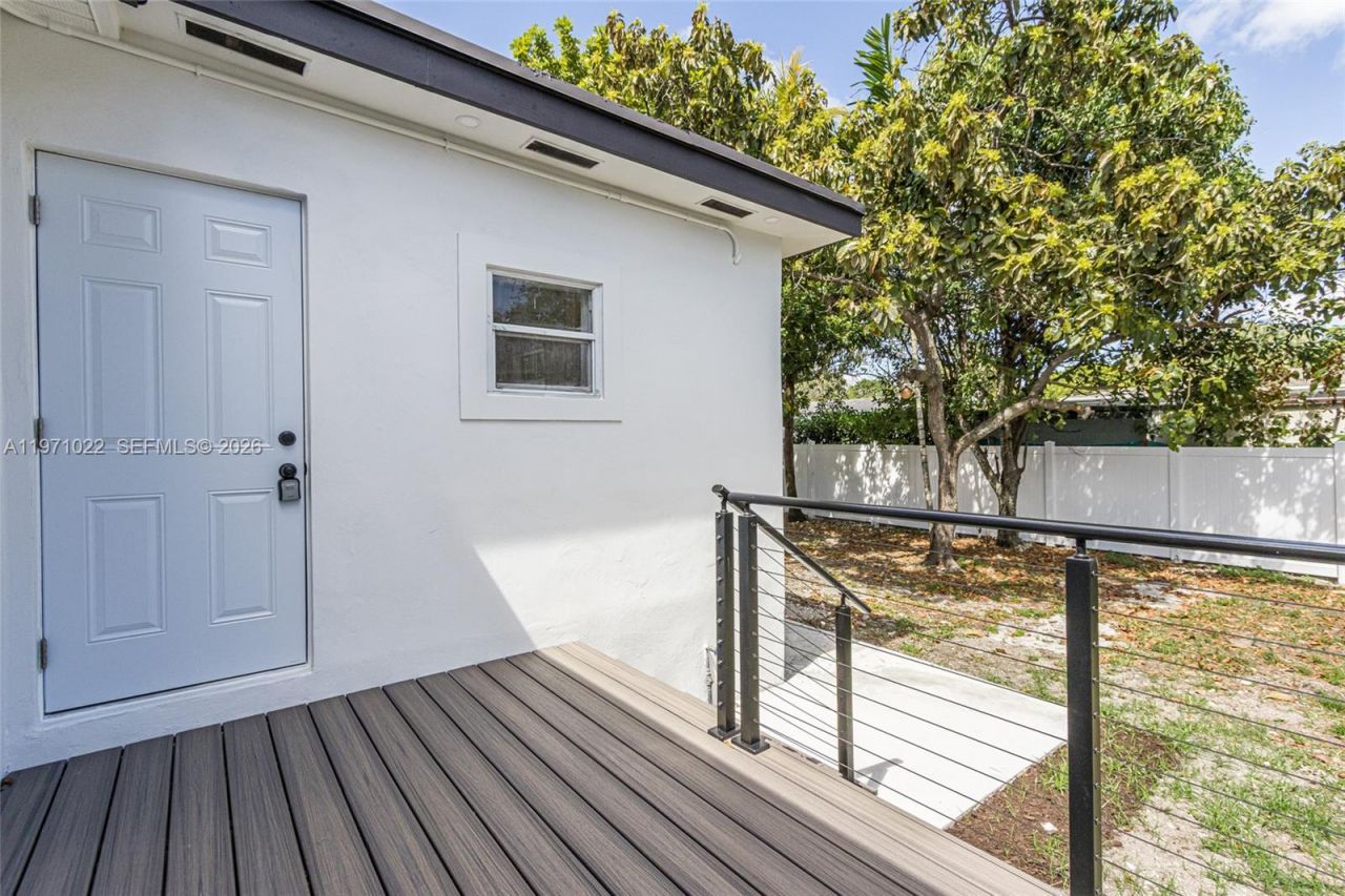 941 NE 154th St, North Miami Beach, FL 33162 Photo