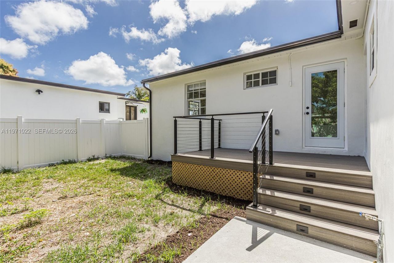 941 NE 154th St, North Miami Beach, FL 33162 Photo