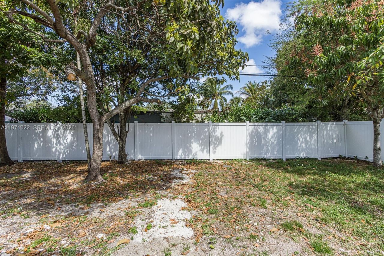 941 NE 154th St, North Miami Beach, FL 33162 Photo