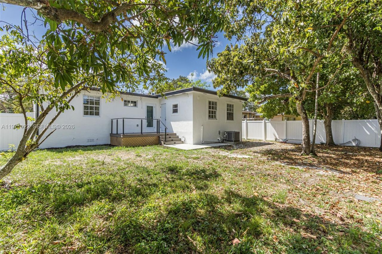 941 NE 154th St, North Miami Beach, FL 33162 Photo