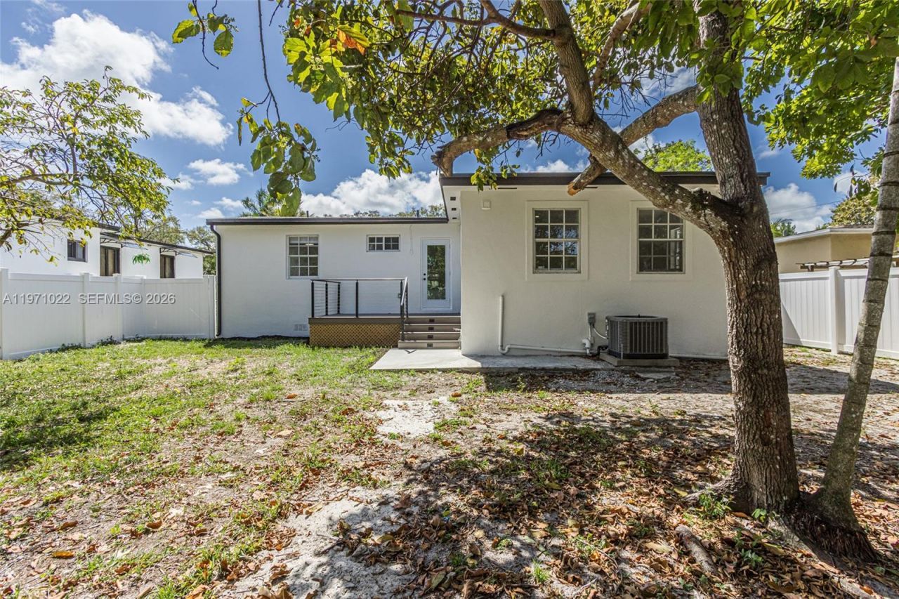 941 NE 154th St, North Miami Beach, FL 33162 Photo