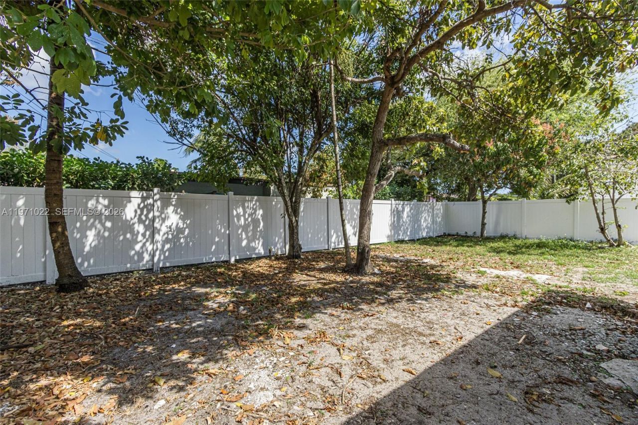 941 NE 154th St, North Miami Beach, FL 33162 Photo