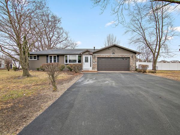 4754 W Hilltop Drive, Kankakee, IL 60901