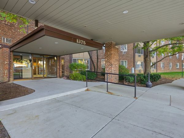 1375 Rebecca Drive, Unit 213, Hoffman Estates, IL 60169