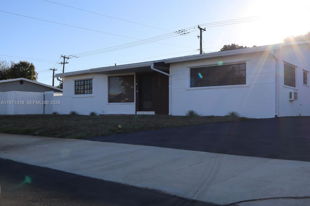 18712 NW 23rd Ct, Miami Gardens, FL 33056 Photo