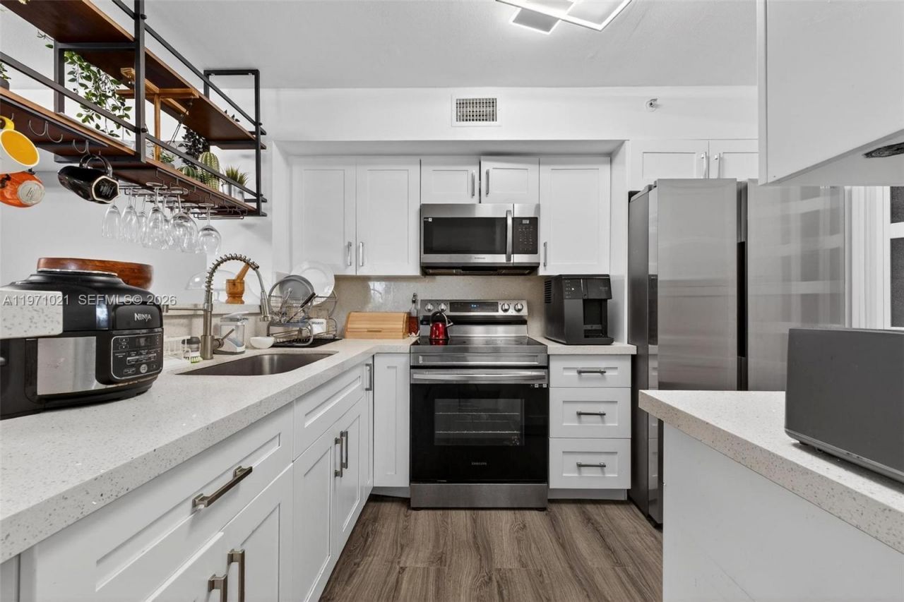 2133 Renaissance Blvd, Unit 203, Miramar, FL 33025 Photo