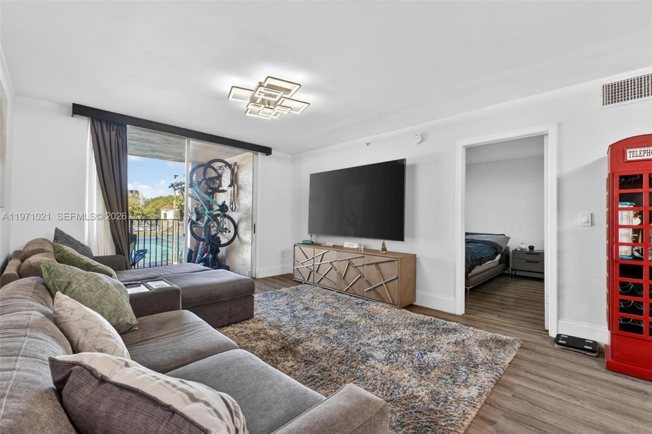 2133 Renaissance Blvd, Unit 203, Miramar, FL 33025 Photo