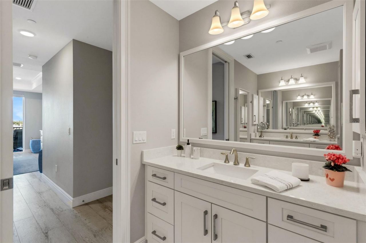 501 Tamiami Trail N, Unit 402, Venice, FL 34285 Photo