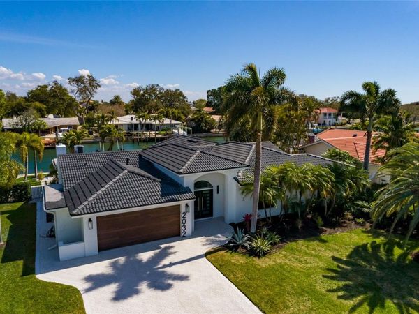 2032 KANSAS AVENUE NE, ST PETERSBURG, FL 33703