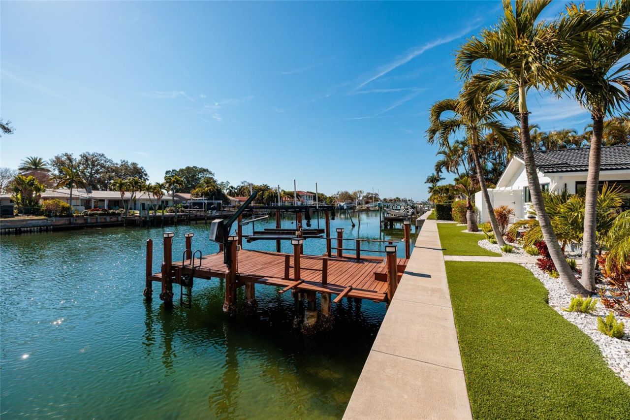 2032 Kansas Avenue Ne, Saint Petersburg, FL 33703 Photo