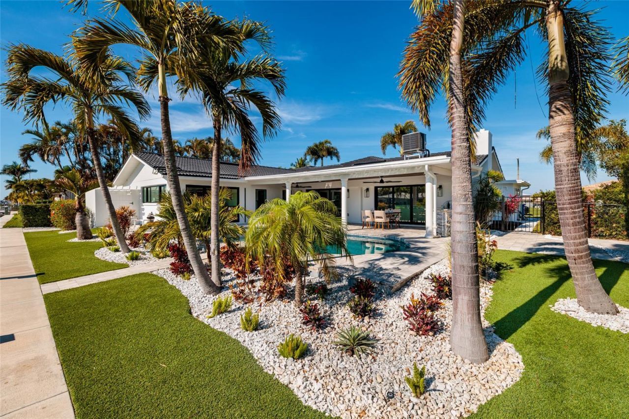 2032 Kansas Avenue Ne, Saint Petersburg, FL 33703 Photo