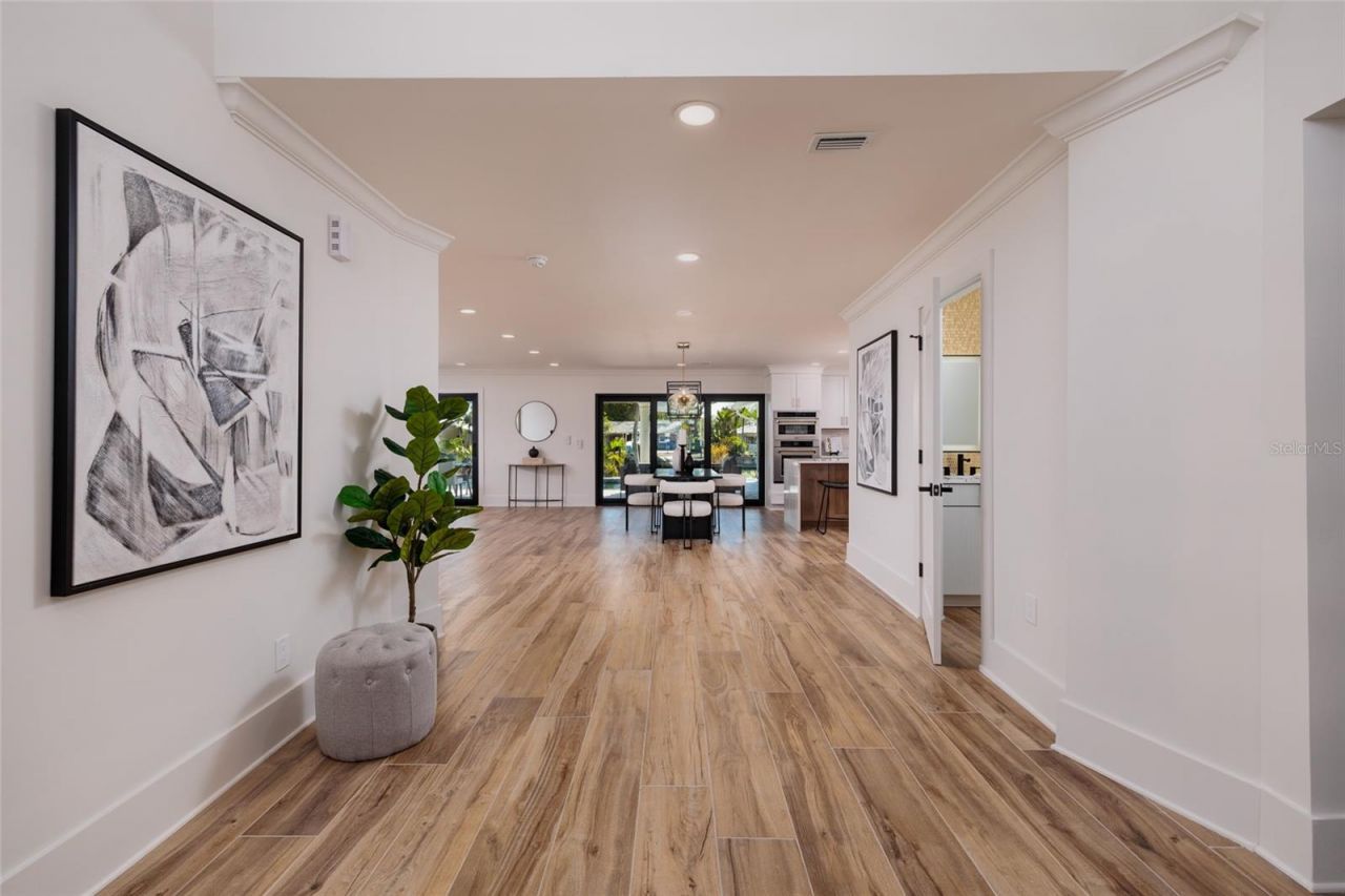 2032 Kansas Avenue Ne, Saint Petersburg, FL 33703 Photo