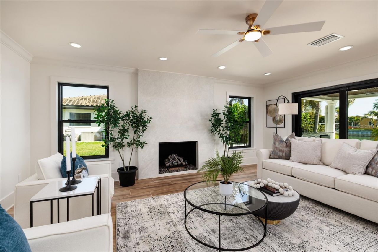 2032 Kansas Avenue Ne, Saint Petersburg, FL 33703 Photo