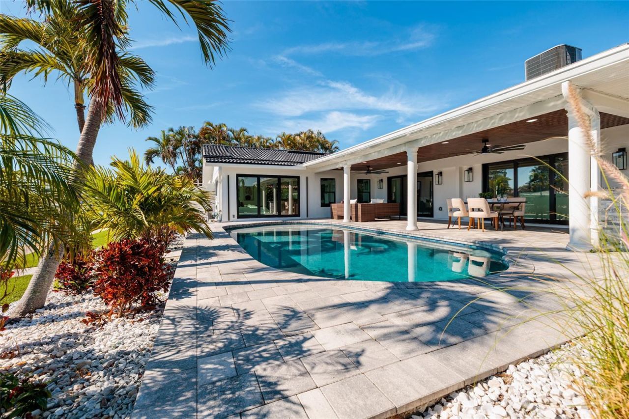 2032 Kansas Avenue Ne, Saint Petersburg, FL 33703 Photo